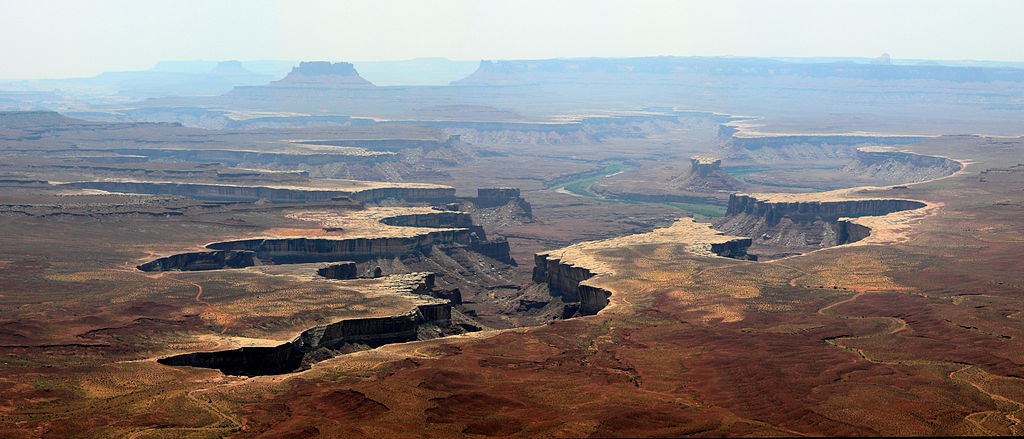 1024px-Canyonlands_NP-Utah-USA.jpg